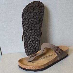 Birkenstock Brown Sandals. (w7 - 7.5) 38. The Style Is Gizeh.